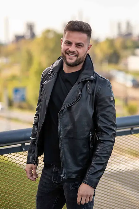 Pánský kožený křivák černé barvy