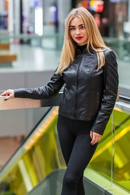 Dámská kožená bunda černé barvy