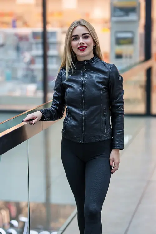 Dámská kožená bunda černá barvy