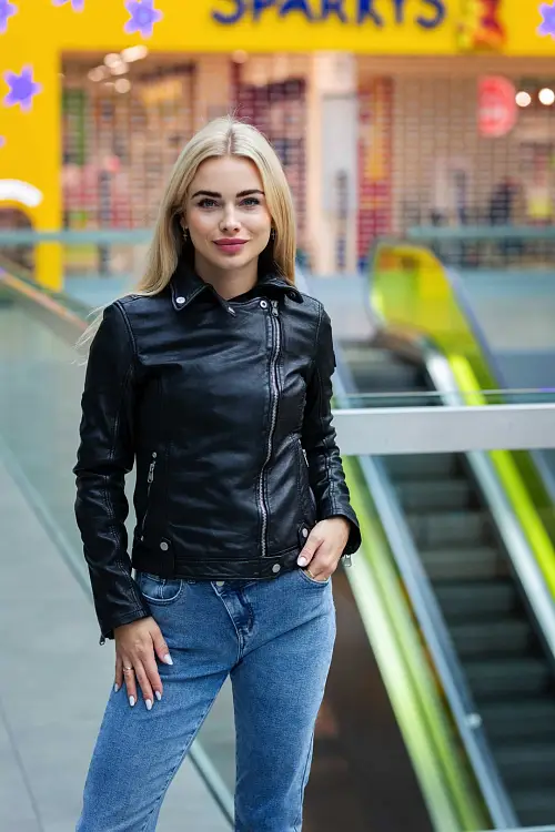 Dámský černý kožený křivák