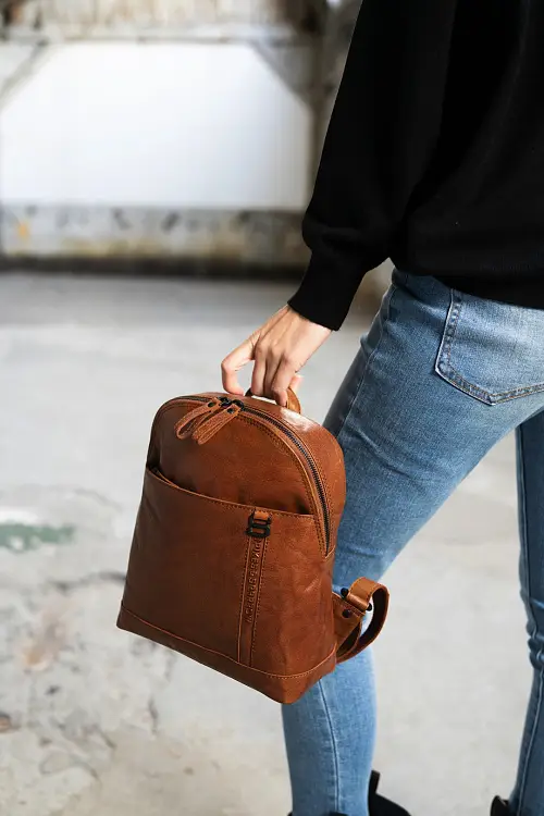 Tmavě hnědý malý městský kožený batoh SPIKES & SPARROW