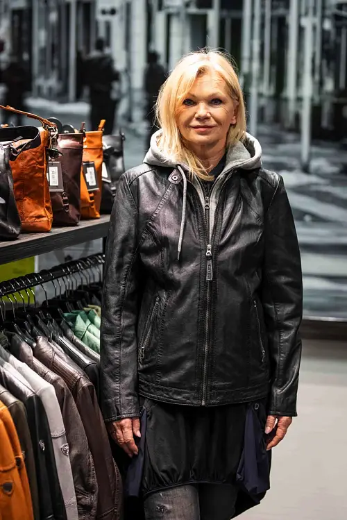 Černá kožená bunda s kapucí GWVaila, velké velikosti