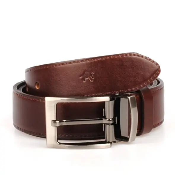 hnědý koženy opasek