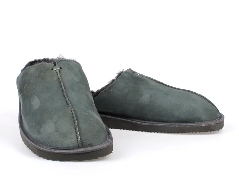 Kožené šedé domácí pantofle s beránkem