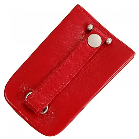 červená kožená klíčenka 