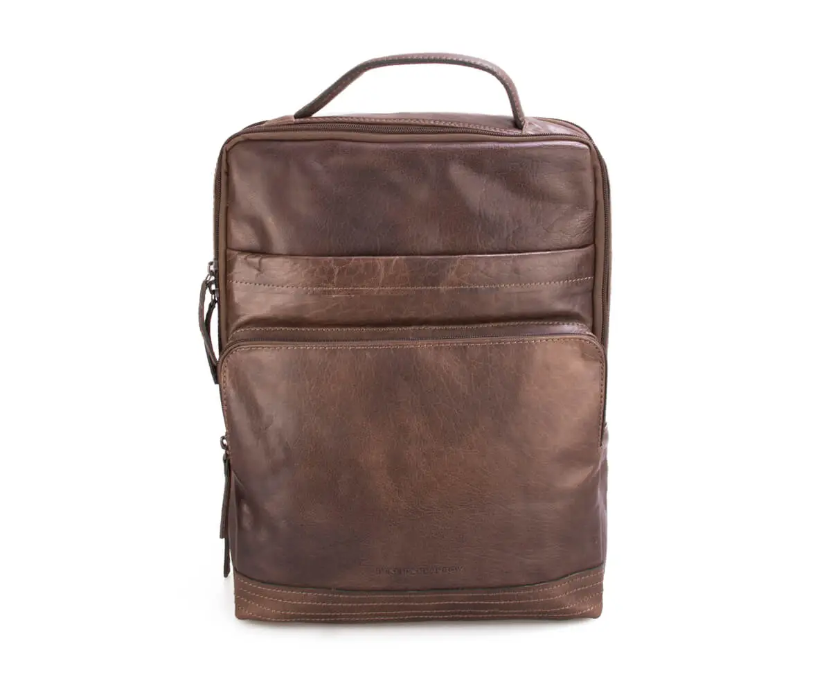 Hnědý kožený batoh