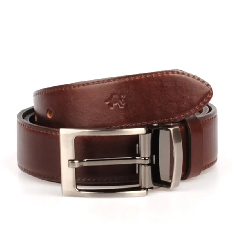 hnědý koženy opasek