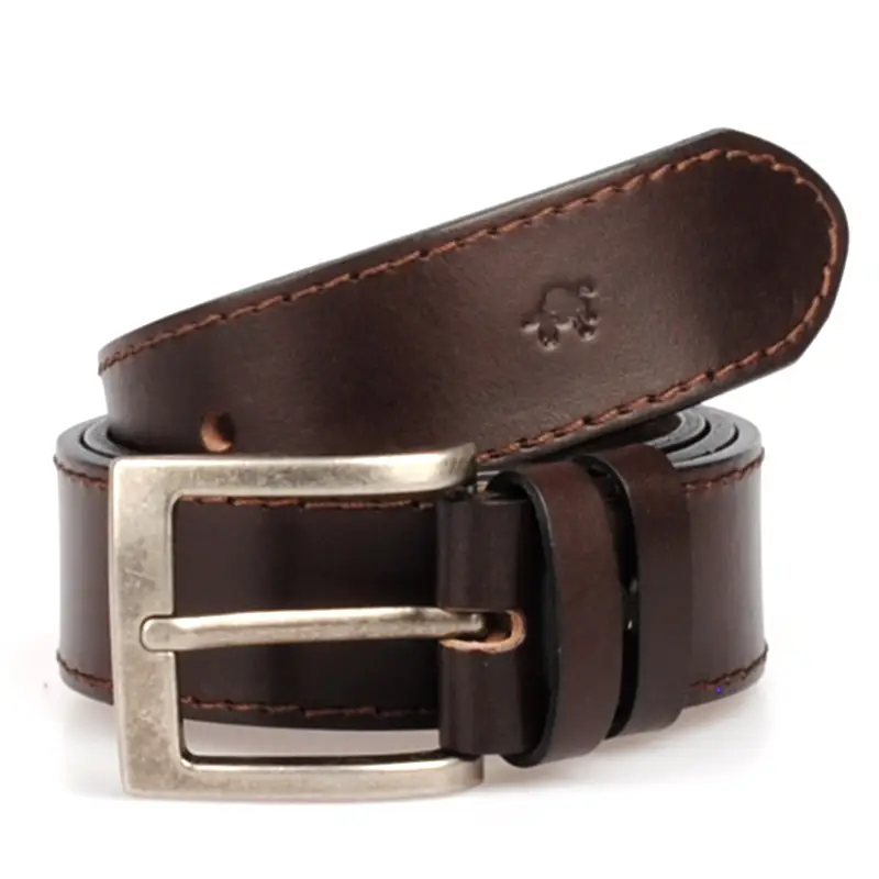 hnědý koženy opasek