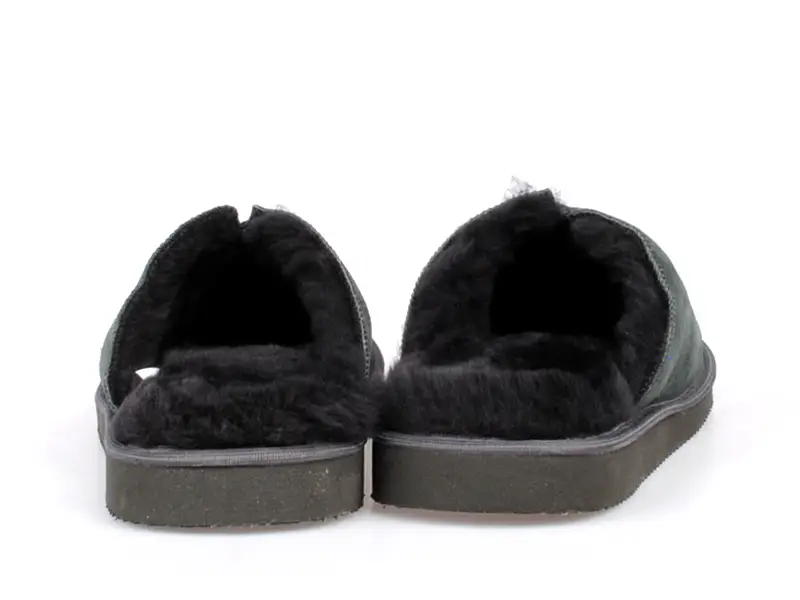 Kožené šedé domácí pantofle s beránkem