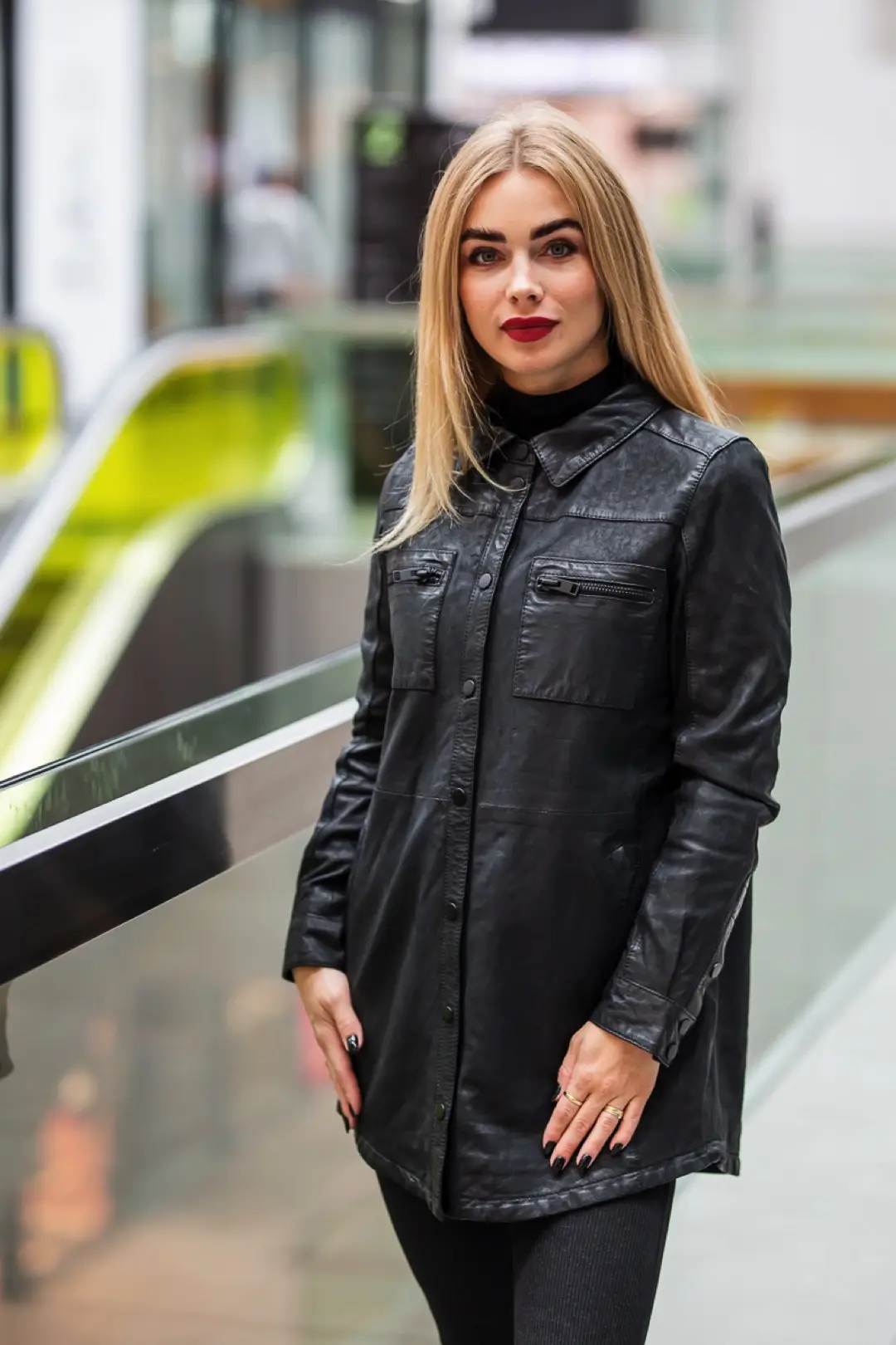 dámsky kozeny cerny kabatek