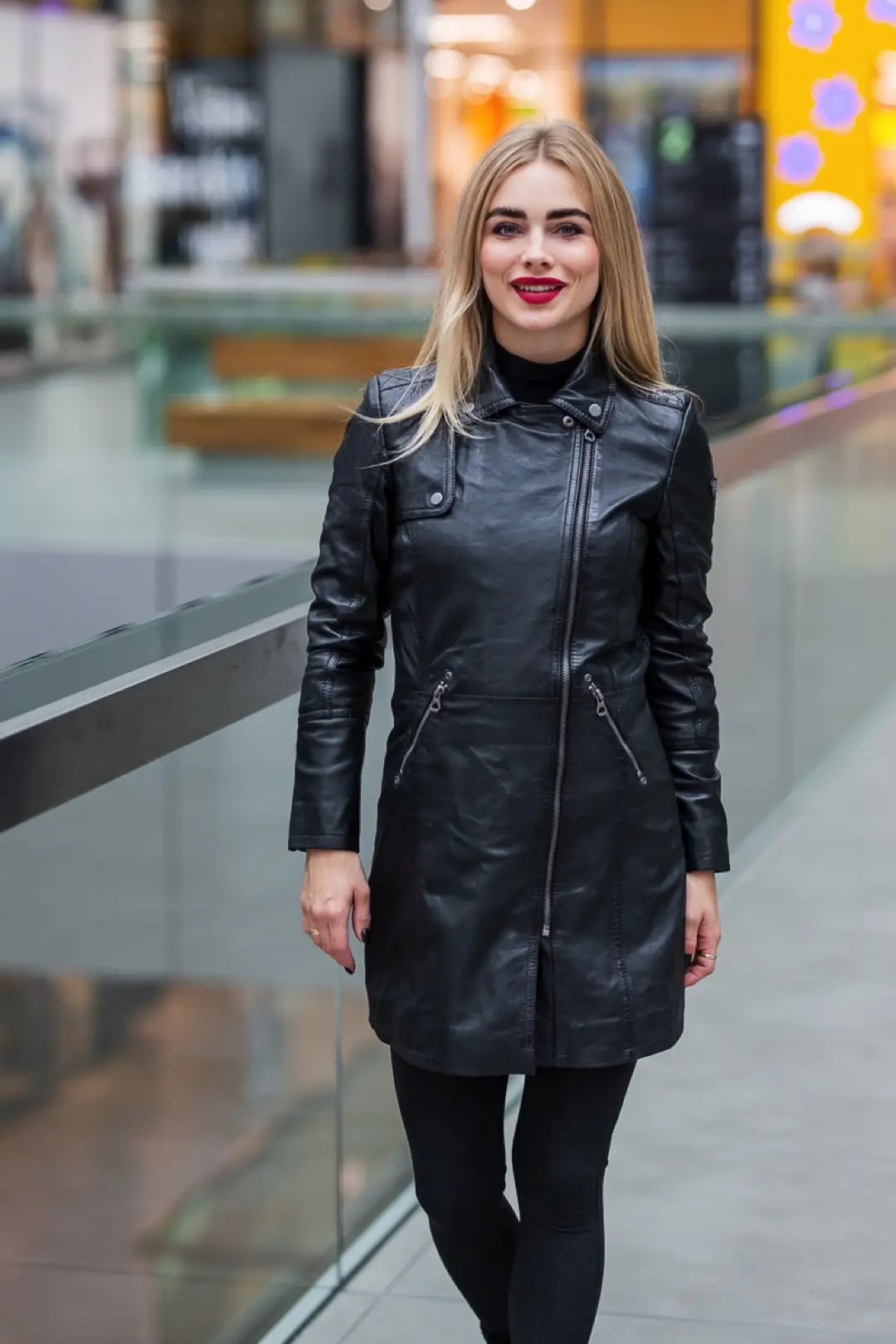 Dámský černý kožený kabát