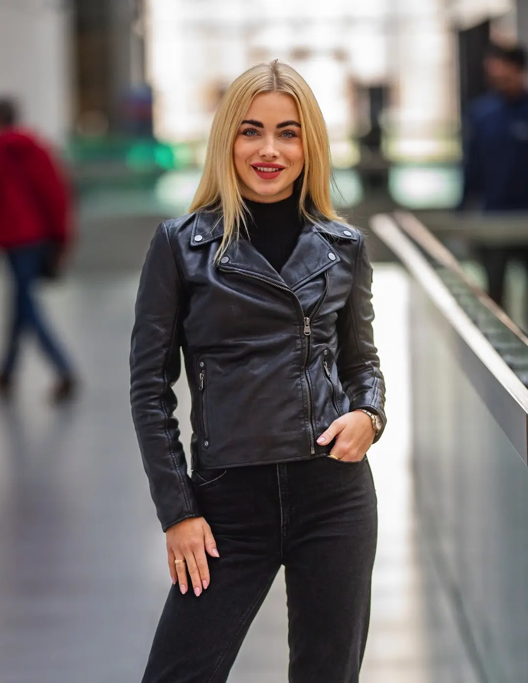 Dámský černý kožený křivák