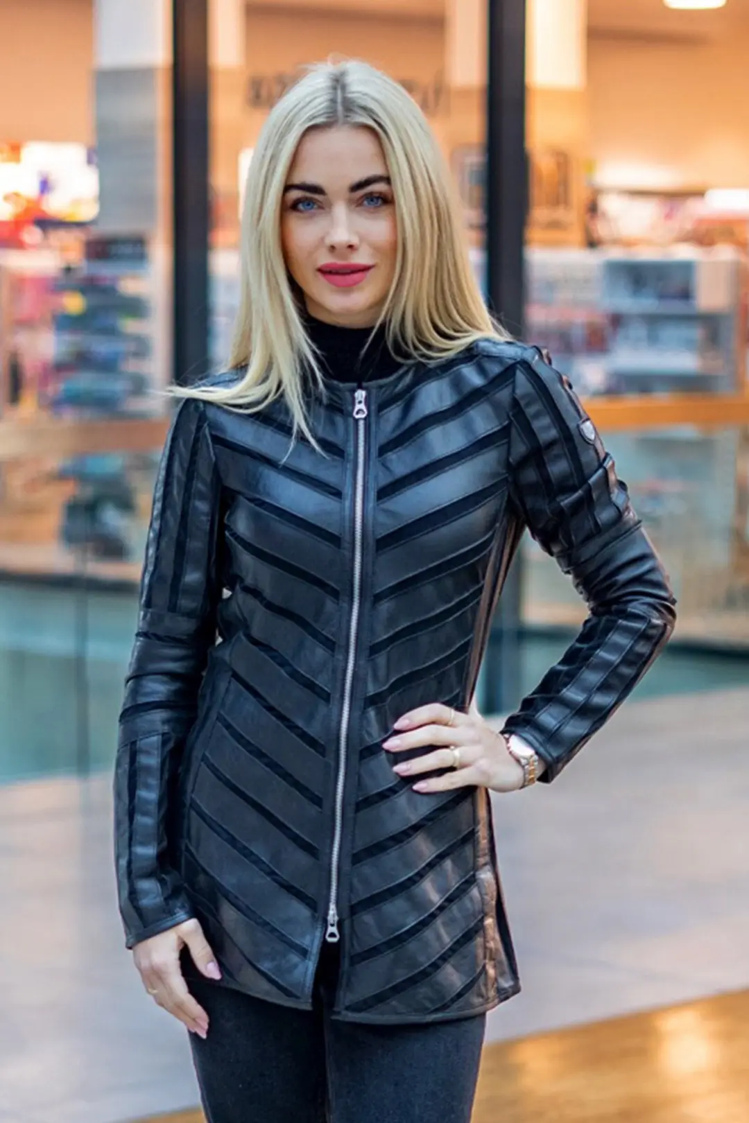 Dámská černá letní bunda