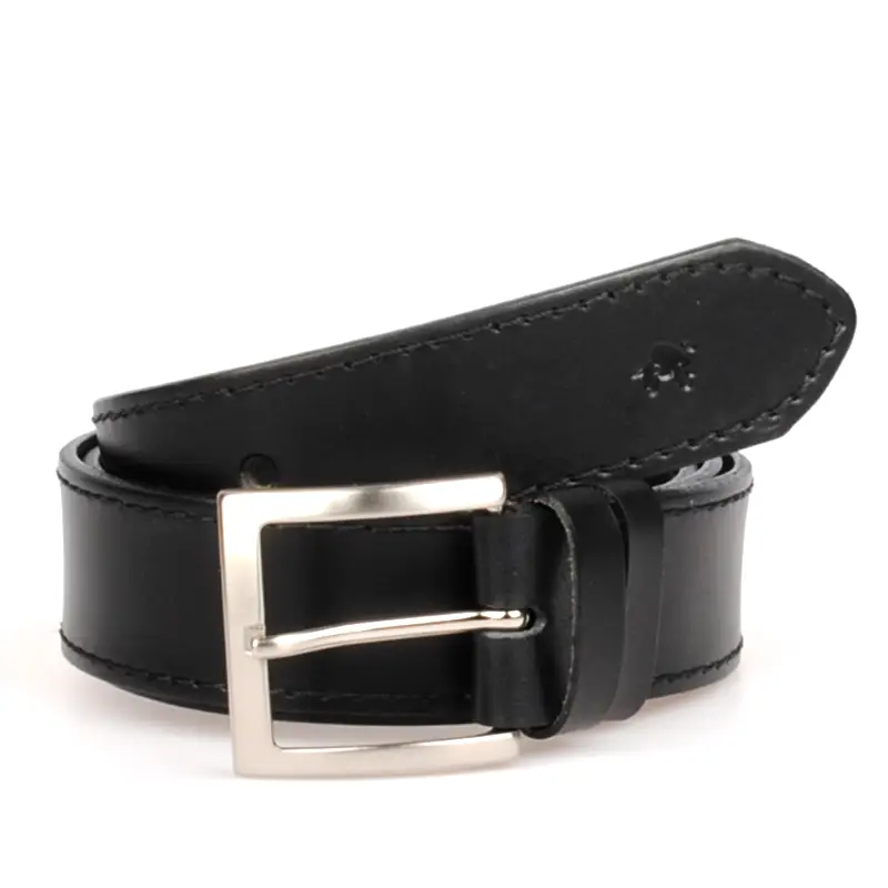 černý koženy opasek