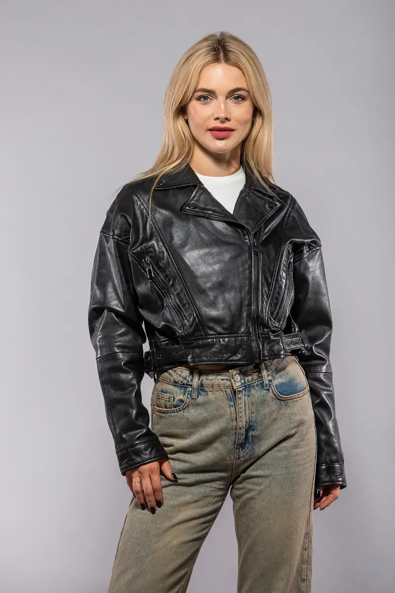 Černý krátký dámský křivák